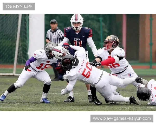 橄榄球运动员赛后哭诉：我撑不下去了